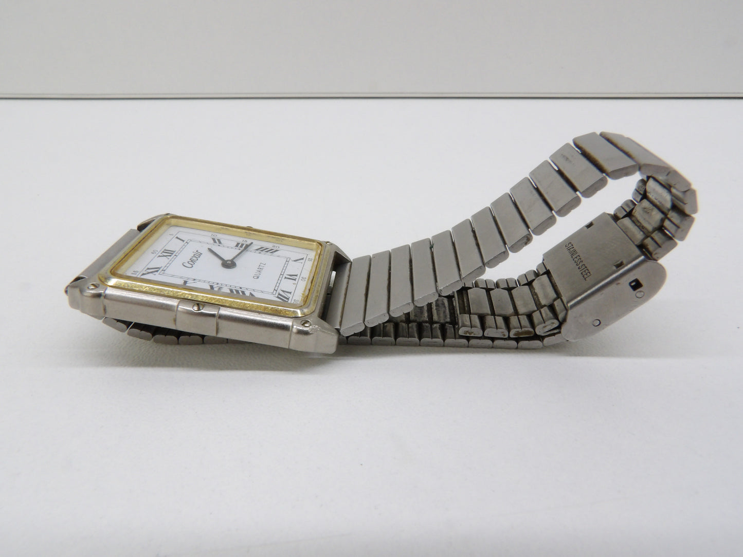 Horloge: Corvair, Quartz