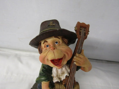 Beeld: De Efteling, Volk Van Laaf, Contrabassist