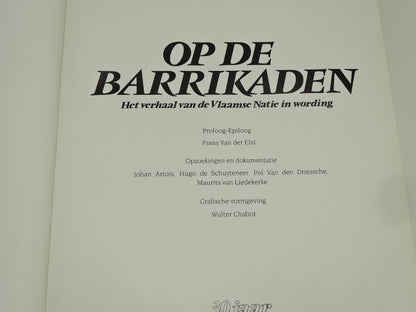 Boek, Gesigneerd, Op De Barrikaden: Toon Van Overstraeten, 1984