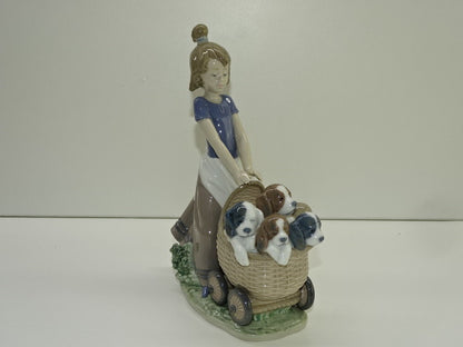 Beeld, Jong Meisje Met Wieg: Litter Of Fun, Lladro