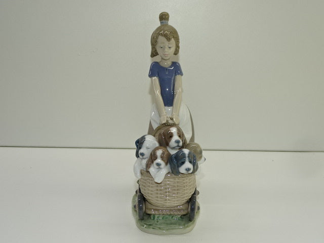 Beeld, Jong Meisje Met Wieg: Litter Of Fun, Lladro