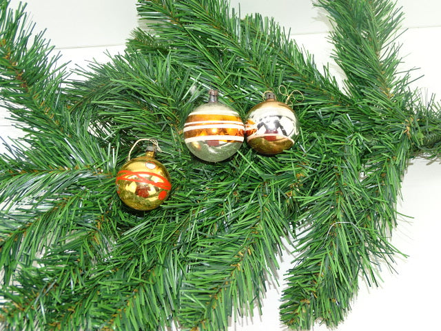 Kerstbal: 3 Oude Kerstballen: Zilver, Rood, Goud