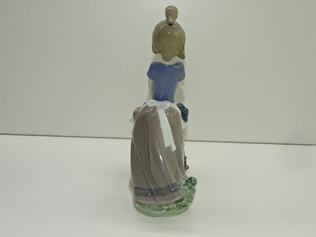 Beeld, Jong Meisje Met Wieg: Litter Of Fun, Lladro