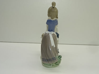 Beeld, Jong Meisje Met Wieg: Litter Of Fun, Lladro