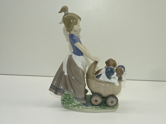 Beeld, Jong Meisje Met Wieg: Litter Of Fun, Lladro