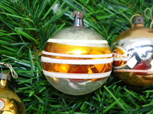 Kerstbal: 3 Oude Kerstballen: Zilver, Rood, Goud