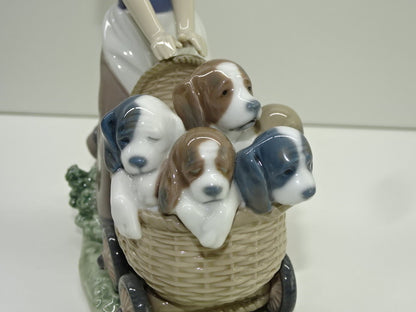 Beeld, Jong Meisje Met Wieg: Litter Of Fun, Lladro