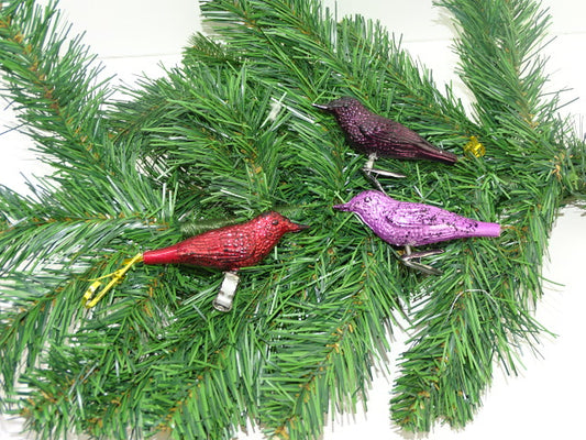 Kerstbal: 3 Vogels Op Knijper: Roze, Rood En Paars