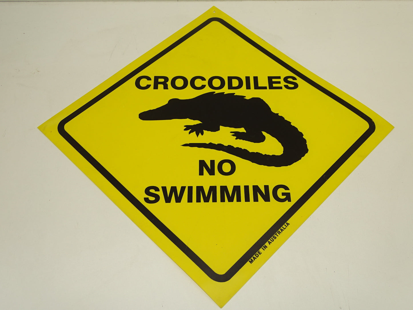 Bord: Crocodiles No Swimming, Australia