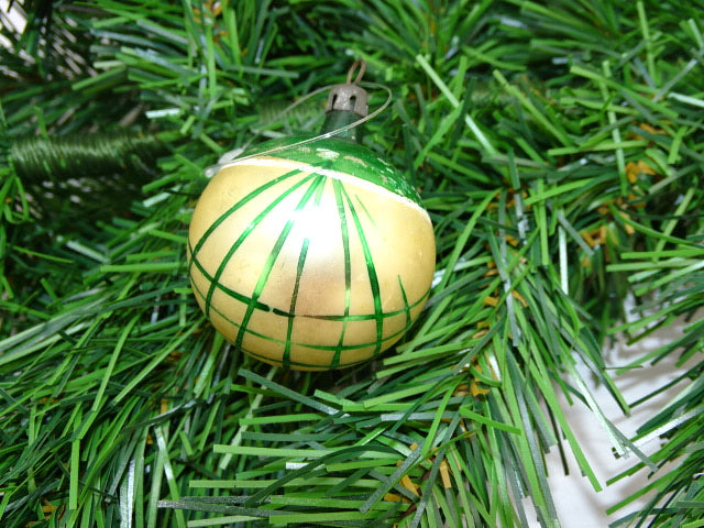 Kerstbal: Oude Kerstbal, Goud, Groen En Wit