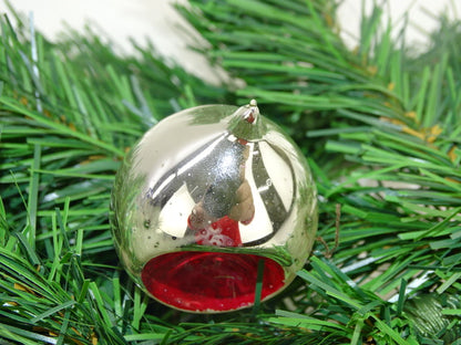 Vintage Glazen Kerstbal: Druppel Deukbal, Zilver en Rood