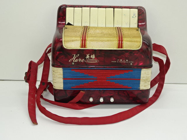 Vintage Accordeon: Hero, Made In Shanghai, China