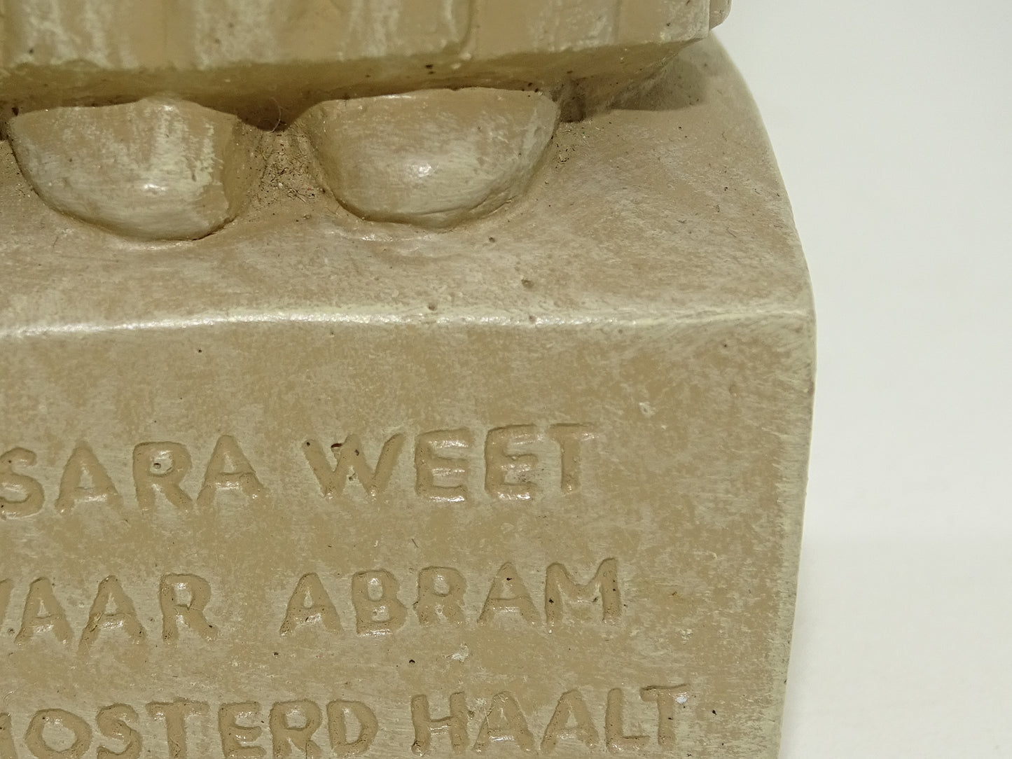 Beeld  Sara: Sara Weet Waar Abram De Mosterd Haalt