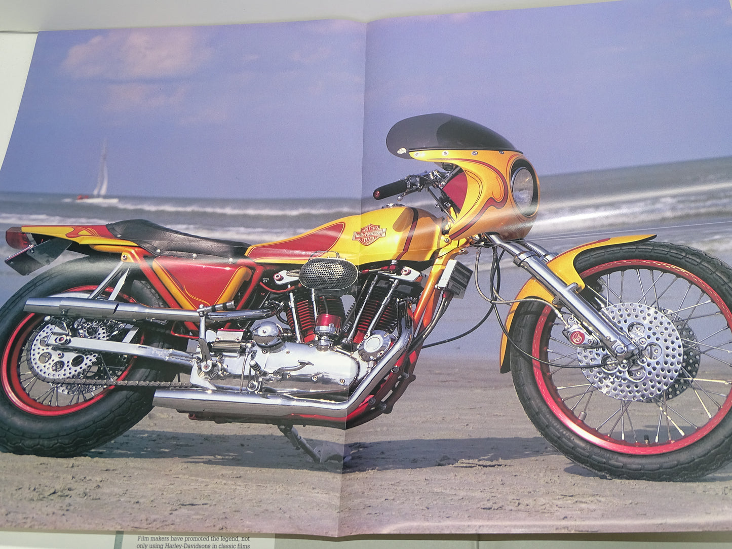 Boek: The World Of Harley Davidson, Tom Isitt, 1992