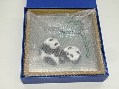 Chinees Borduurwerk, Gekaderd: Twee Panda's