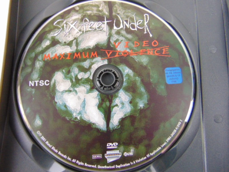 Dubbel DVD + CD, Six Feet Under: Live With Full Force, 2004