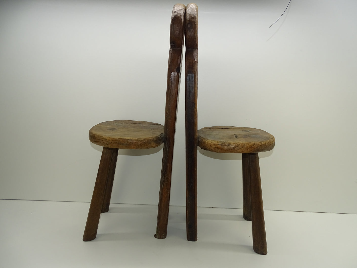 2 Stoelen: Handgesneden, Vol Hout