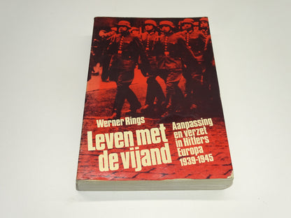 Boek: Leven Met De Vijand, 1981