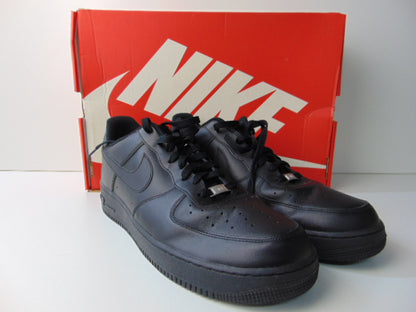 Sneakers + Doos: Nike, Air Force 1