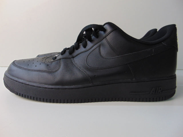 Sneakers + Doos: Nike, Air Force 1