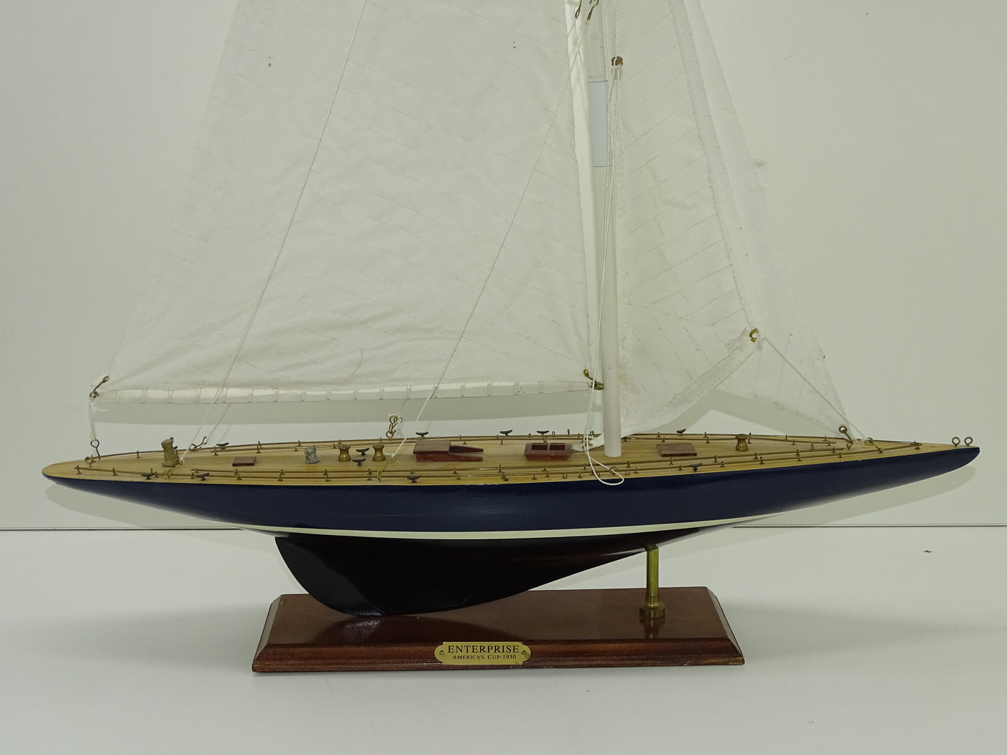 schaalmodel / Yacht: Enterprise, America's Cup 1930