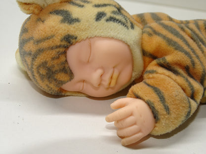 Pop: Anne Geddes, Baby Tijger