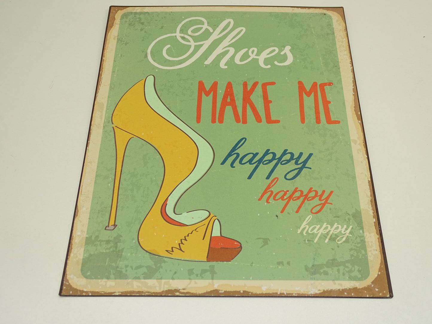 Retro Wandbord: Shoes Make Me Happy