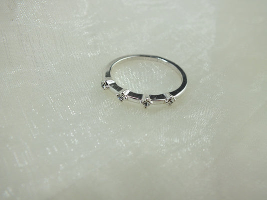 Zilverkleurige Ring met 4 Steentjes