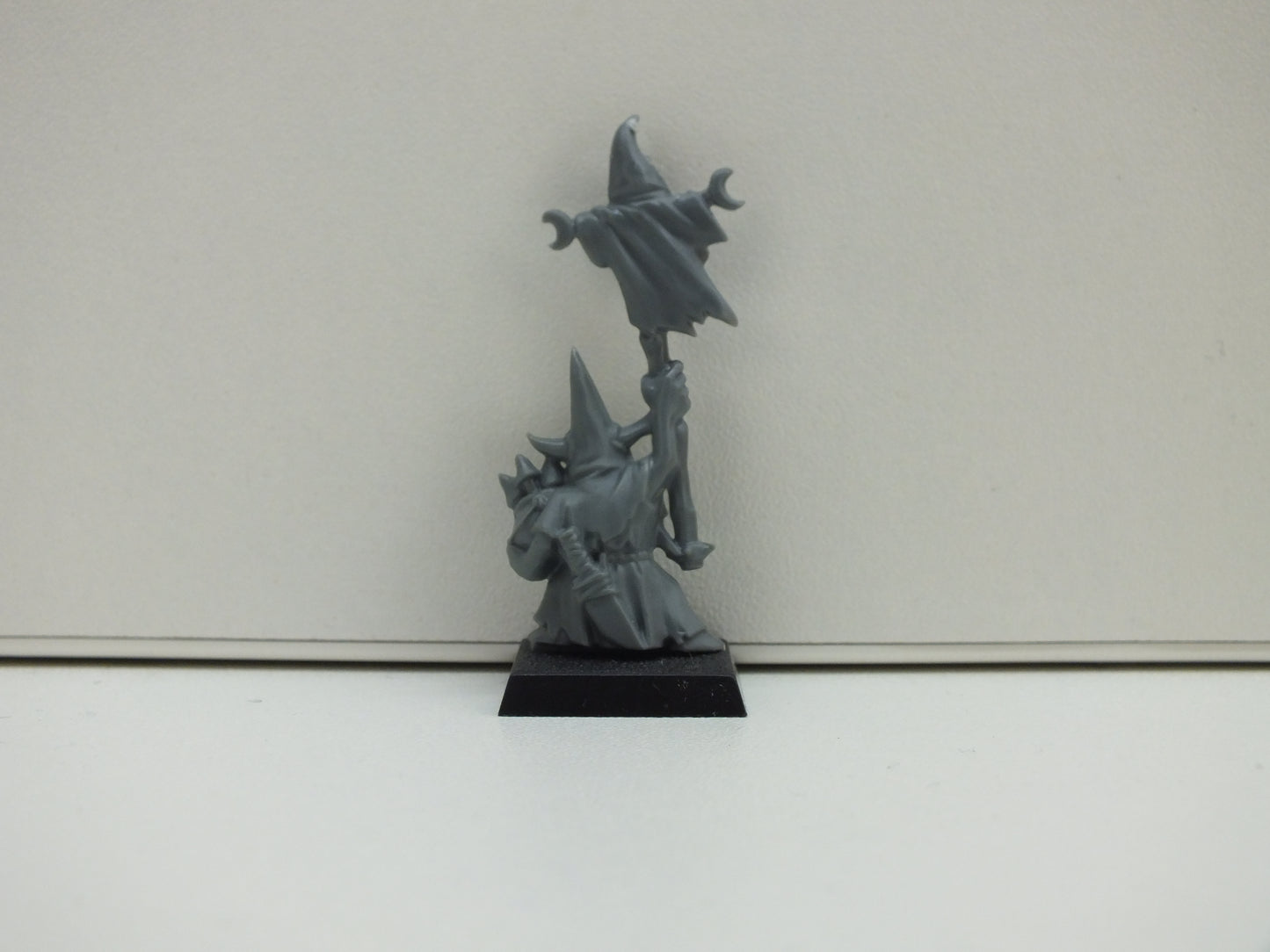 Warhammer 40K Figuurtje: Night Goblin Sjamaan (Heks op Stok), 2005