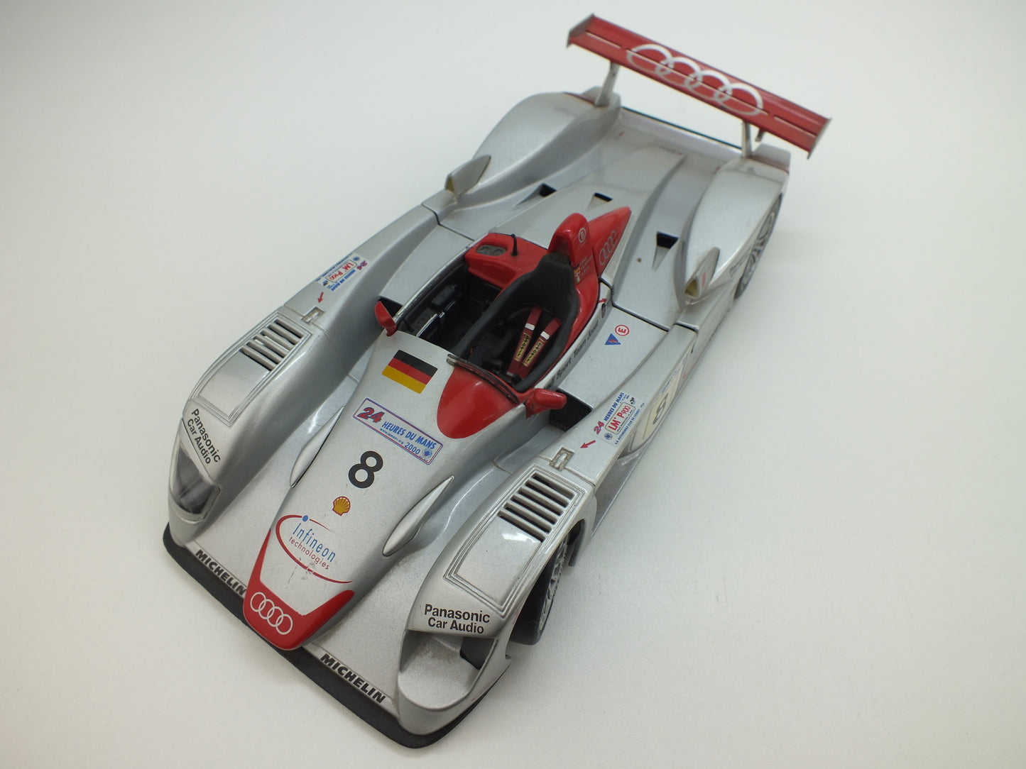 Schaalmodel: Audi R8, Le Mons - Sieger 2000, Maisto 1/18