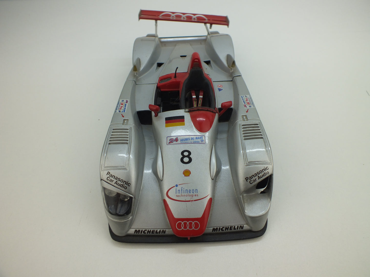 Schaalmodel: Audi R8, Le Mons - Sieger 2000, Maisto 1/18