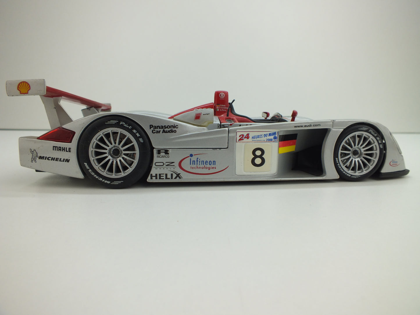 Schaalmodel: Audi R8, Le Mons - Sieger 2000, Maisto 1/18