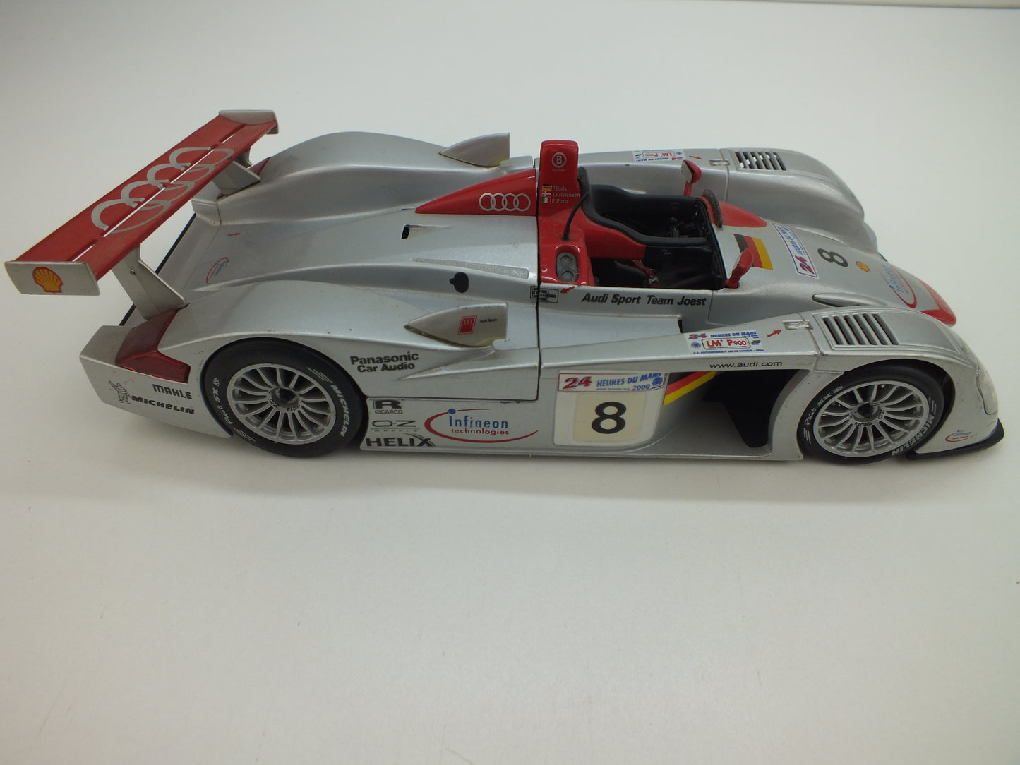 Schaalmodel: Audi R8, Le Mons - Sieger 2000, Maisto 1/18