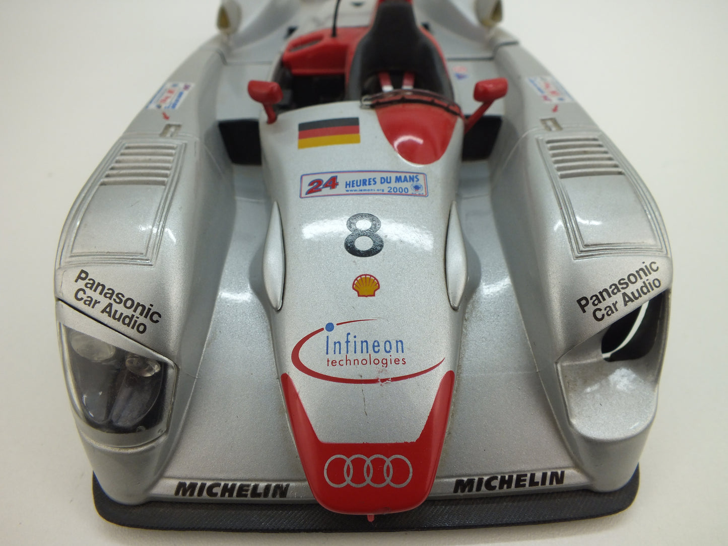 Schaalmodel: Audi R8, Le Mons - Sieger 2000, Maisto 1/18