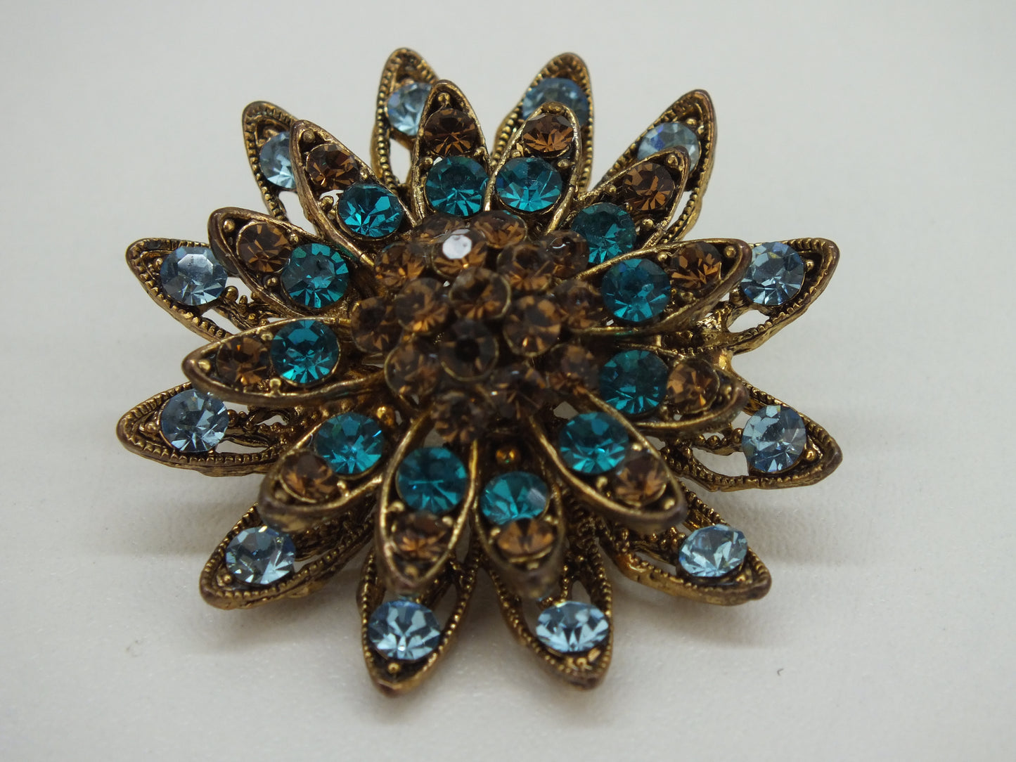 Broche: Bloem Blauw- Amberkleurig