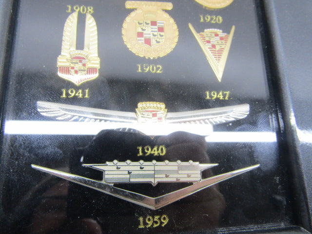 Kader met 10 Cadillac Logo Pins