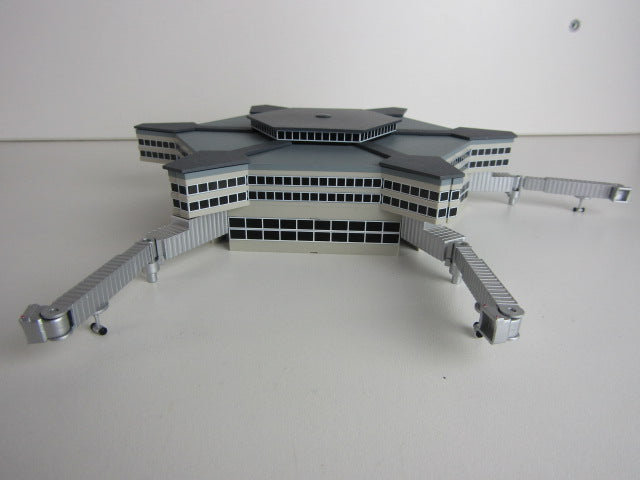 Schaalmodel: Island Terminal Met 3 Jetbridges, Herpa Wings (1)