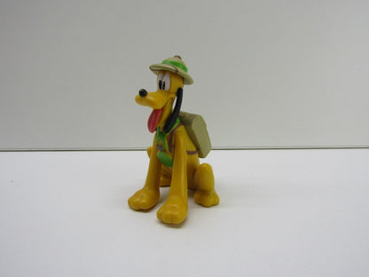 Disney Figuur: Pluto met Hoed en Rugzak