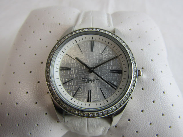 Horloge: Esprit, Mila White