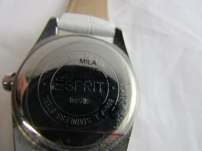 Horloge: Esprit, Mila White